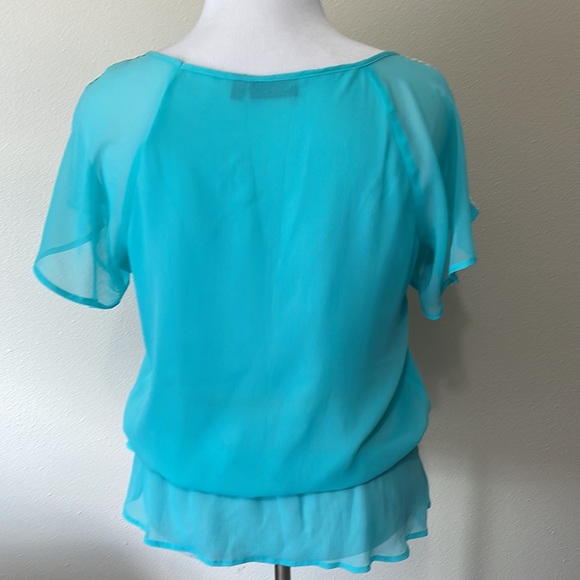 Women’s Short Sleeve Apt 9 Size Medium Dressy Summer Blouse with Lace Detailing - Picture 4 of 5